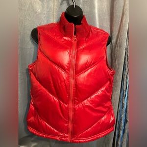 Old Navy Puffer Vest in Vibrant Red Sz L